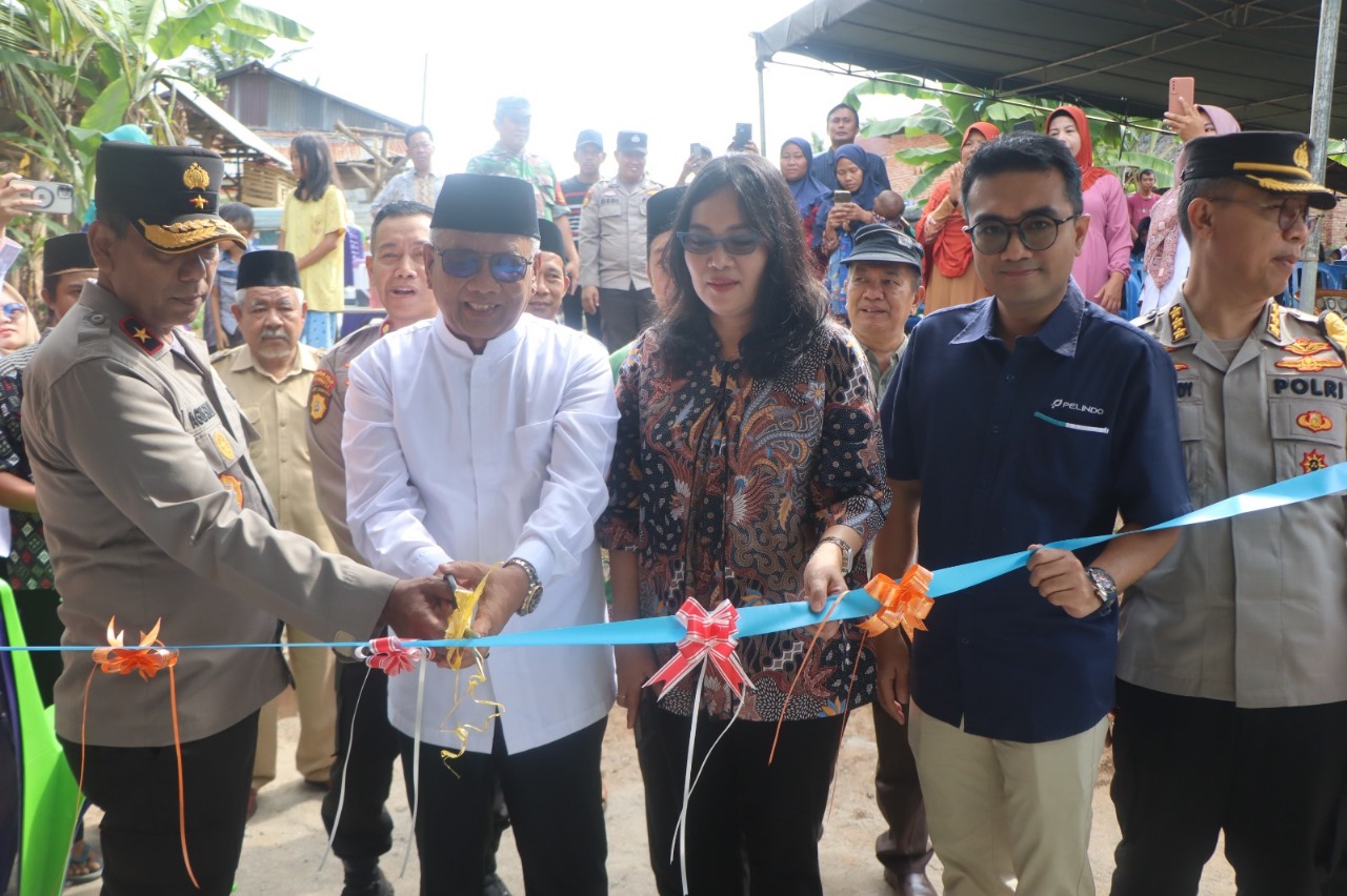 Wakapolda Bengkulu Secara Resmi menyerahkan Bantuan Bedah Rumah kepada Dua Warga Betungan Kota Bengkulu