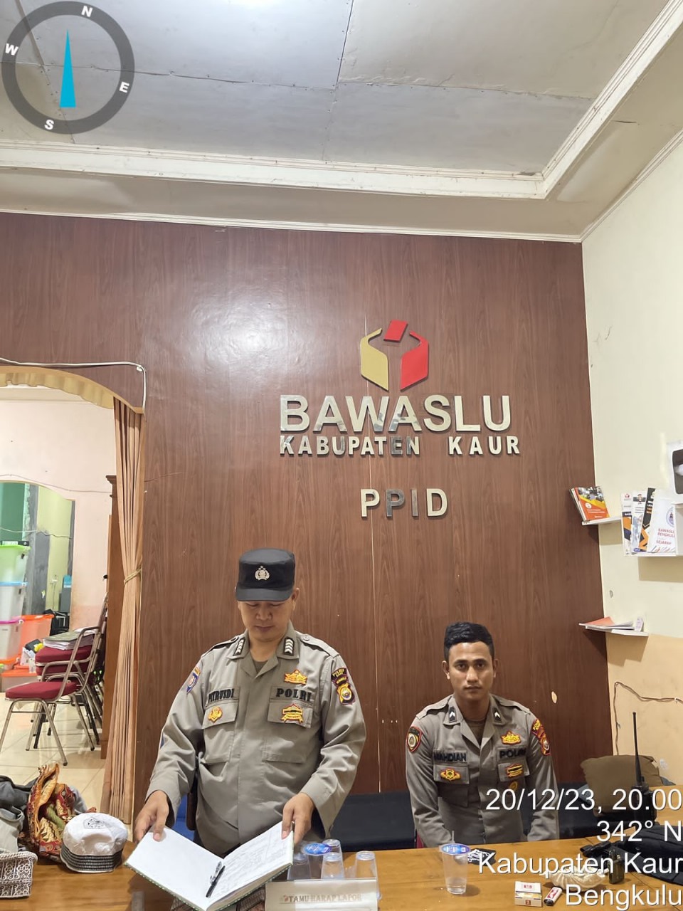 Tingkatkan Keamanan dan Pengawasan, Personel OMB Polres Kaur Patroli di Kantor Bawaslu
