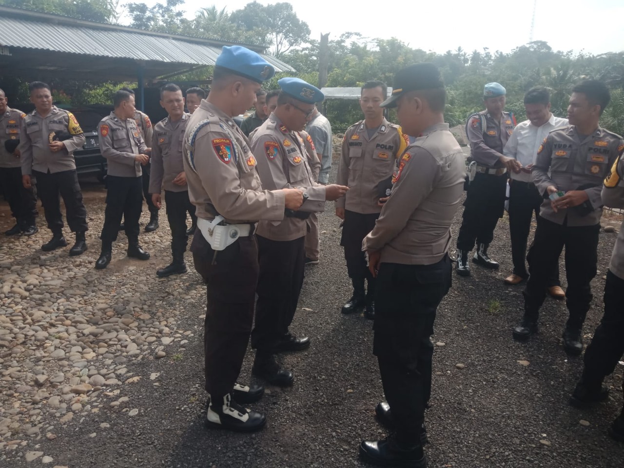 Wujudkan Anggota Polri yang Disiplin Wakapolres bersama Sie Propam Polres Bengkulu Utara Laksanakan Gaktibplin