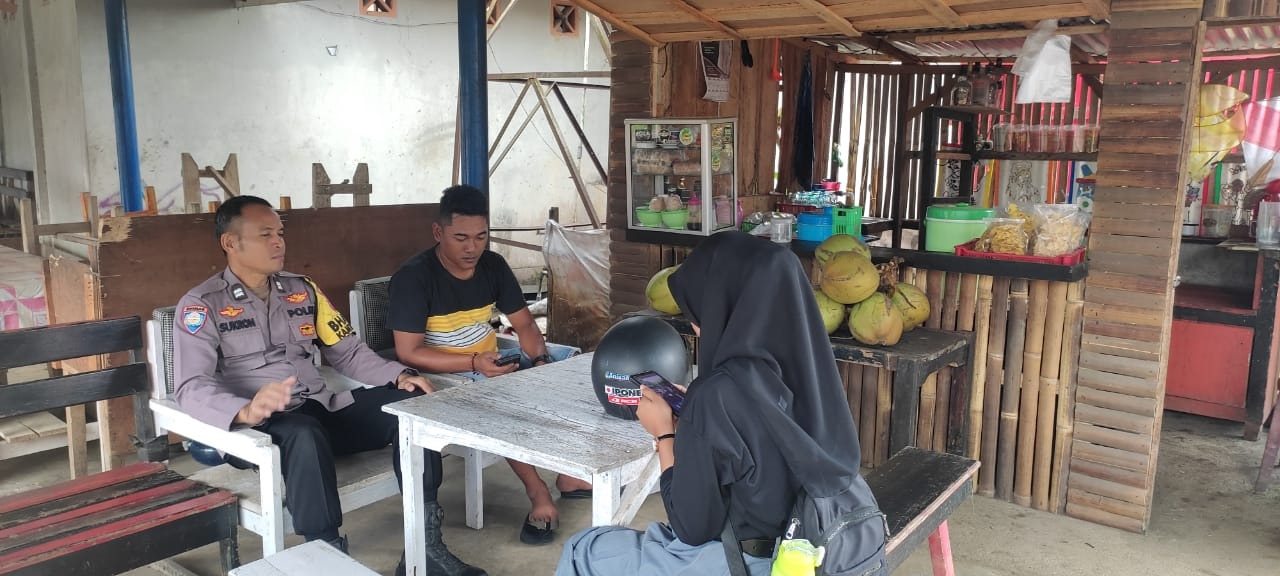 Jalin Kedekatan dengan Masyarakat, Bhabinkamtibmas Polsek Padang Jaya Sambang ke Wilayah Binaannya