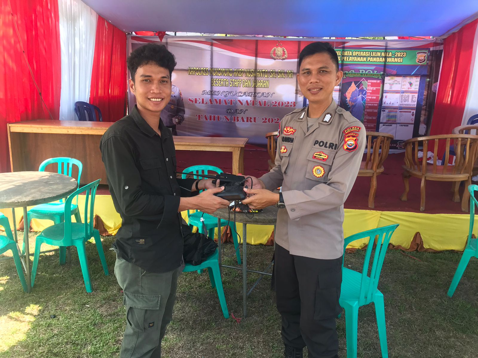 Permudah Komunikasi Pada Operasi Lilin Nala 2023, Satgas Banops Pasang Radio Rix di Tiap Pospam