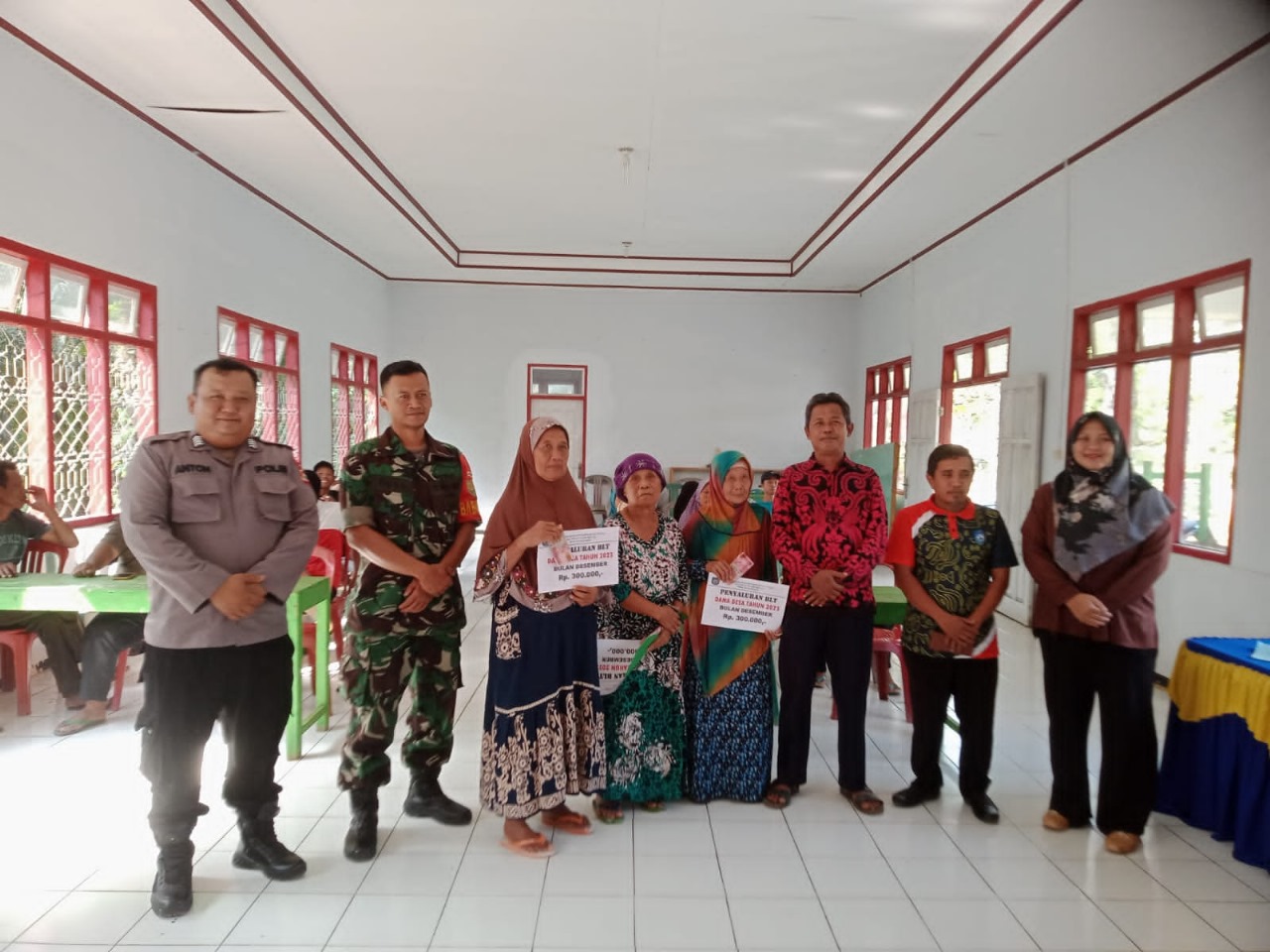 Polsek Giri Mulya Awasi Pembagian BLT DD di Desa Wonoharjo