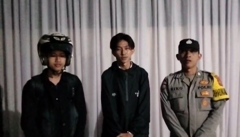Personel Polsek Sindang Kelingi Laksanakan Pengawalan 2 Mahasiswa Pulang ke Lubuklinggau