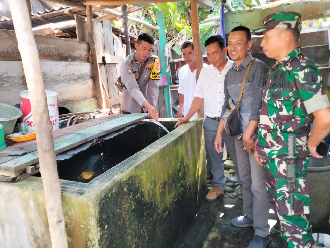 Bhabinkamtibmas Polsek Lais, Hadiri Monev Pemeliharaan Sumur Bor Desa Dusun Raja