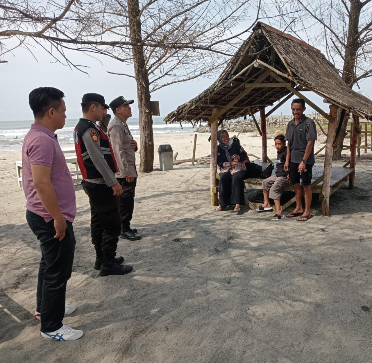 Jelang Libur Nataru, Polisi Cek Kelayakan Jalur Wisata di Pantai Serangai