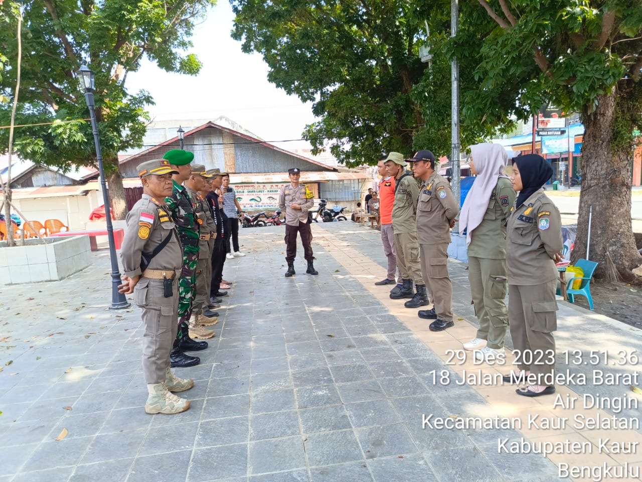 Polsek Kaur Selatan Laksanakan Pendampingan Pengamanan Penertiban Pedagang Kaki Lima di Alun-Alun