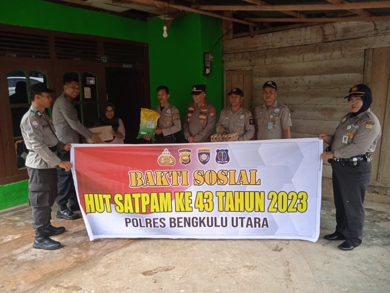 HUT Satpam ke 43 Polres BU Bersama Satpam Gelar Bakti Sosial ke Keluarga Satpam 