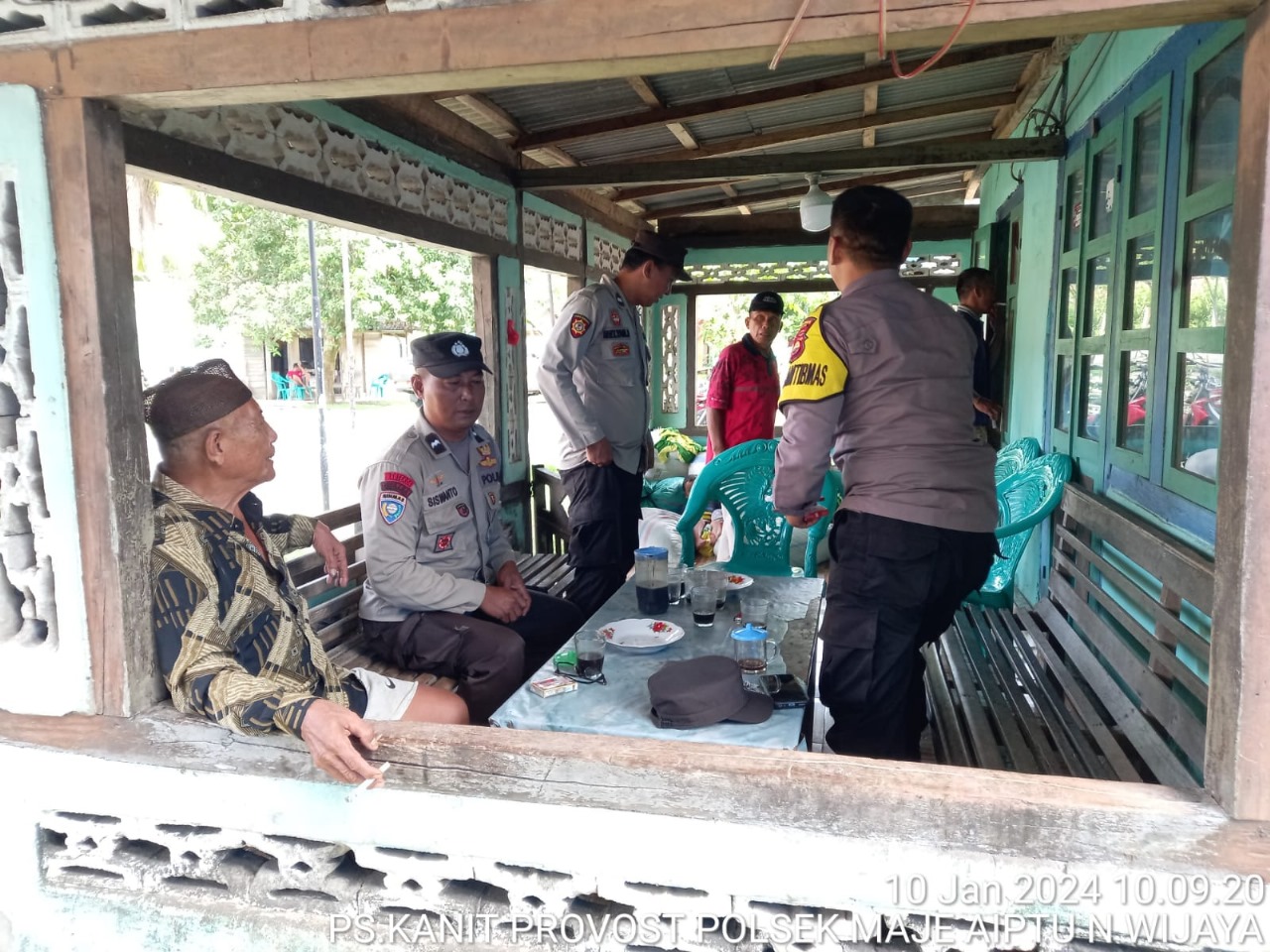 Patroli Dialogis, Polsek Maje Sampaikan Imbauan Cipta Kamtibmas Kondusif Jelang Pemilu 2024