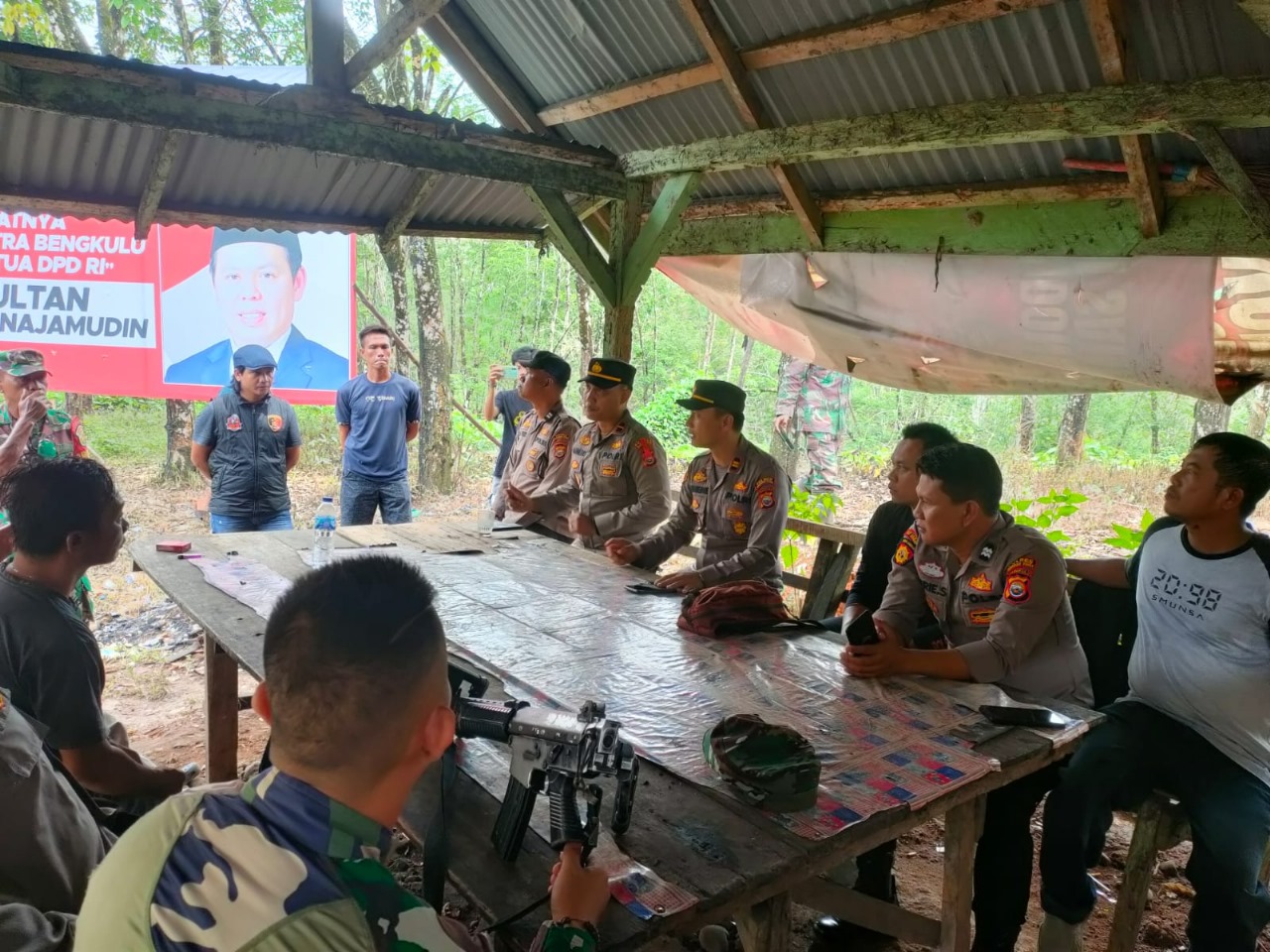 Polsek Giri Mulya bersama Polsek Ketahun dan Batiknau Amankan Aksi Swiping Supir Angkutan Batubara