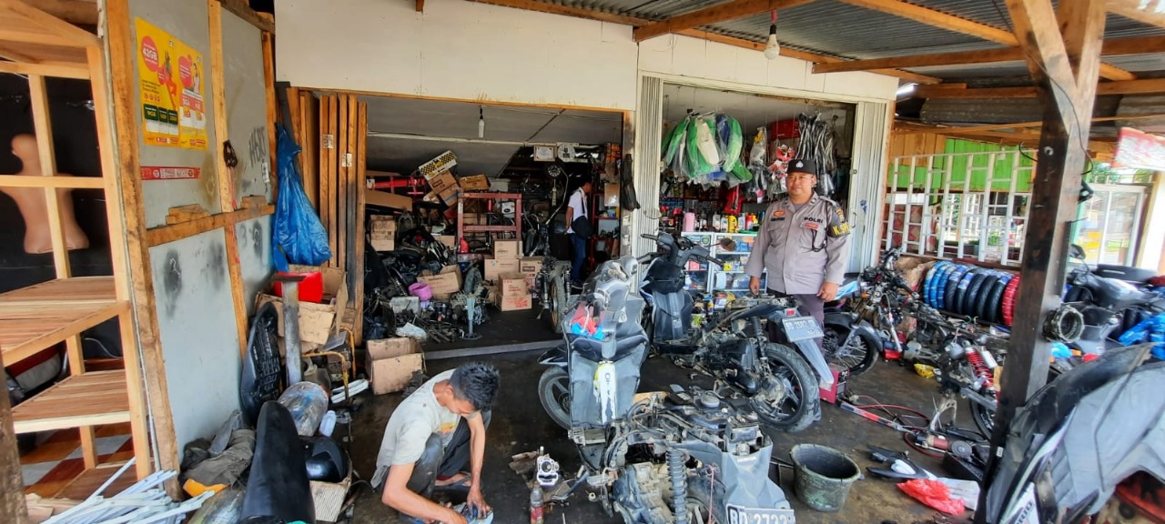 Patroli Rutin, Polsek Padang Jaya Sambangi Pemilik Bengkel Beri Imbauan Kamtibmas