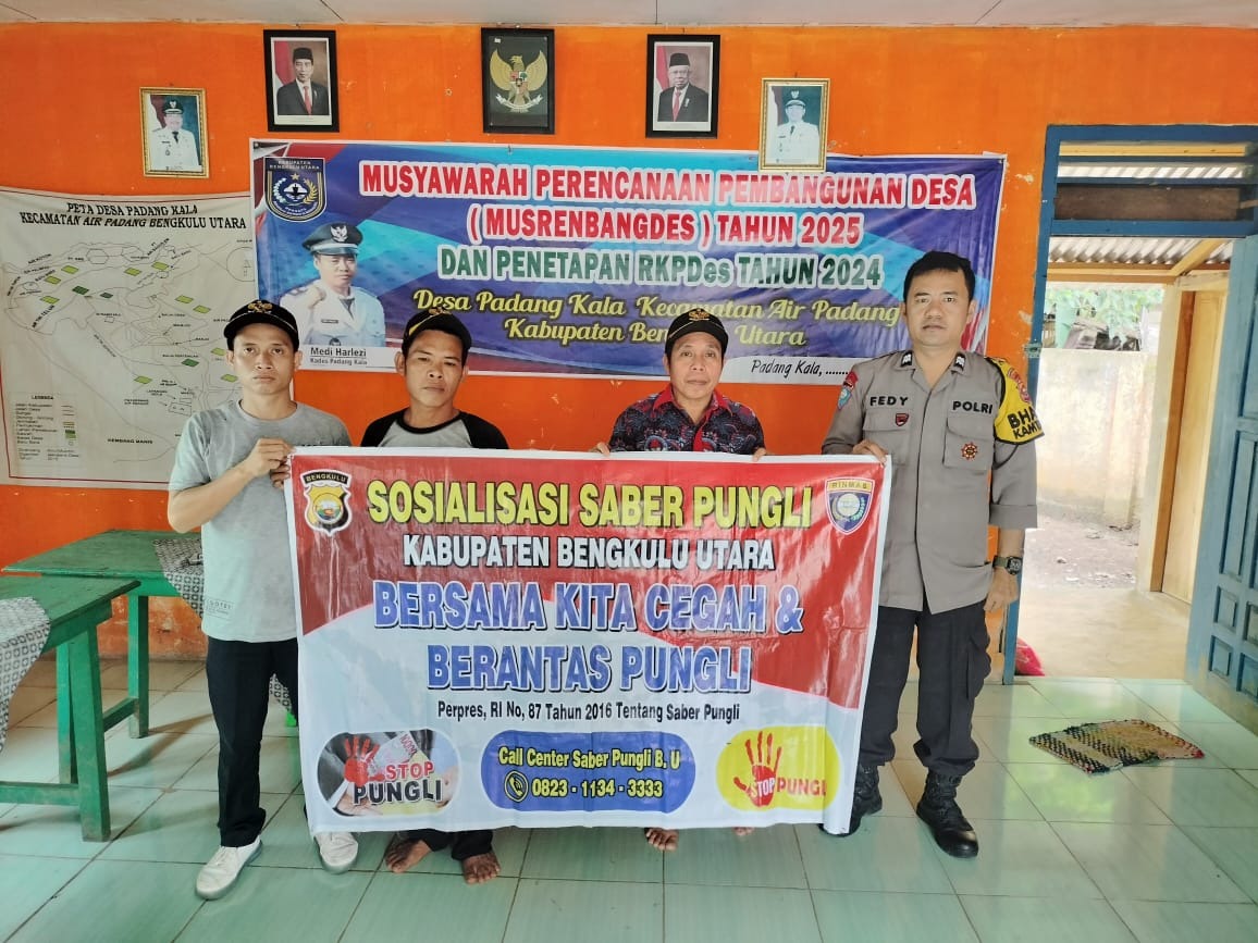 Bhabikamtibmas Polsek Lais Sosialisasikan Saber Pungli di Kantor Desa Padang Kala
