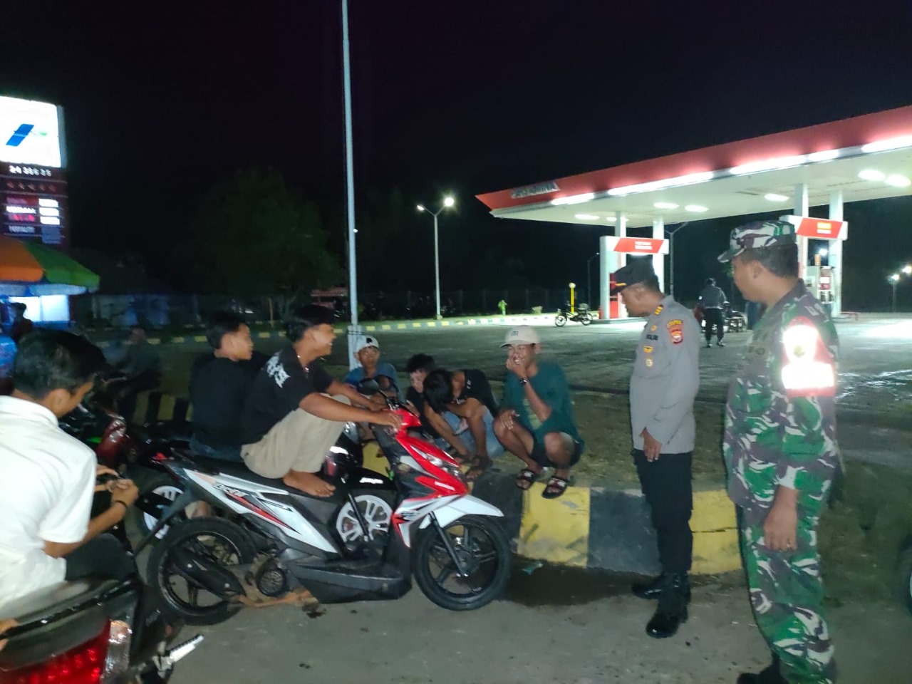 Sinergitas TNI-Polri, Polsek Lais dan Koramil Lais Laksanakan Patroli Dialogis Gabungan