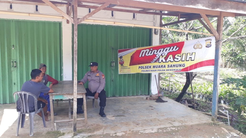 Gali Informasi Kamtibmas dan Dengarkan Keluhan Masyarakat, Bhabinkamtibmas Polsek Muara Sahung Gelar Minggu Kasih 