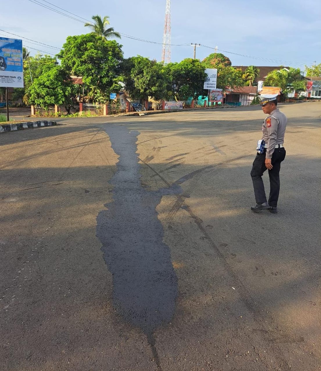 Terjadi Tumpahan Oli di Simpang Bundaran Arga Makmur, Pengguna Jalan Diimbau Berhati-Hati