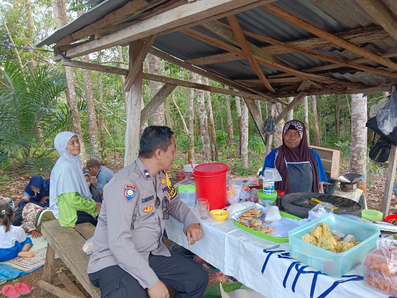 Sambagi Pedagang Bhabinkamtibmas Berikan Imbauan Kamtibmas