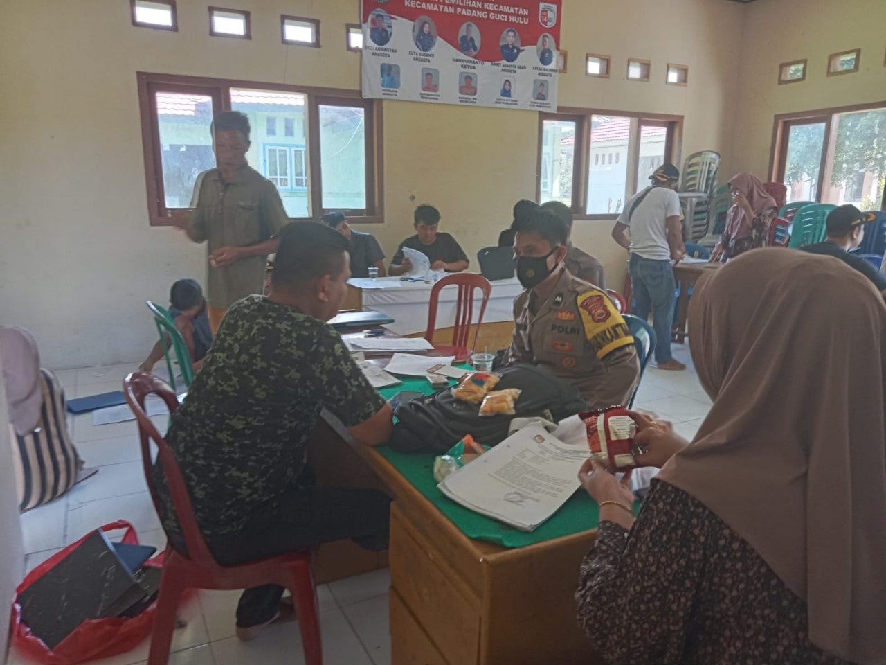 Patroli di Sekertariat Panwascam, Polsek Padang Guci Sampaikan Imbauan Kamtibmas