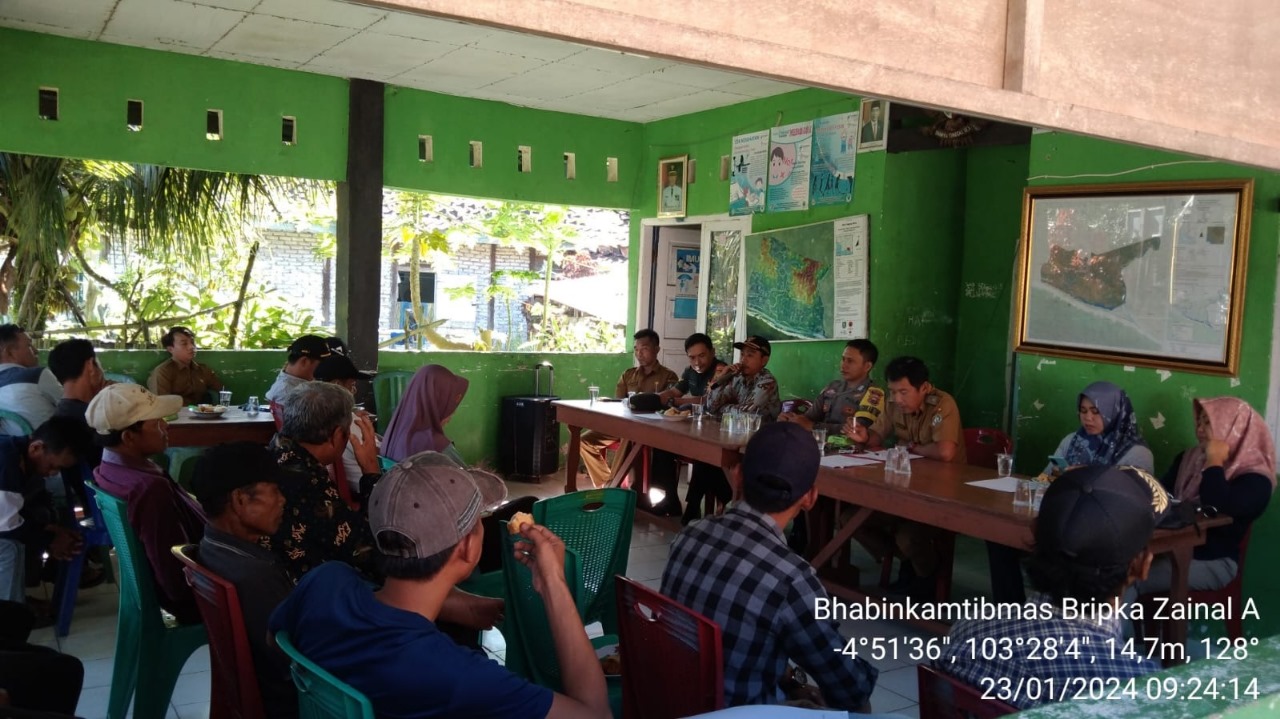 Bhabinkamtibmas Polsek Maje Monitoring Musrenbangdes RKPDes 2024 Desa Tanjung Baru 