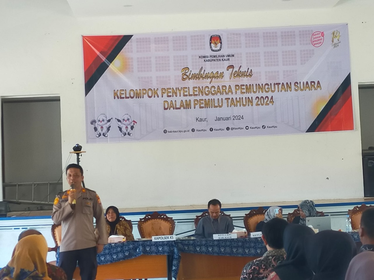 Jadi Narasumber Bimtek KPPS, Kapolres Kaur Selatan Sampaikan Imbauan Kamtibmas 