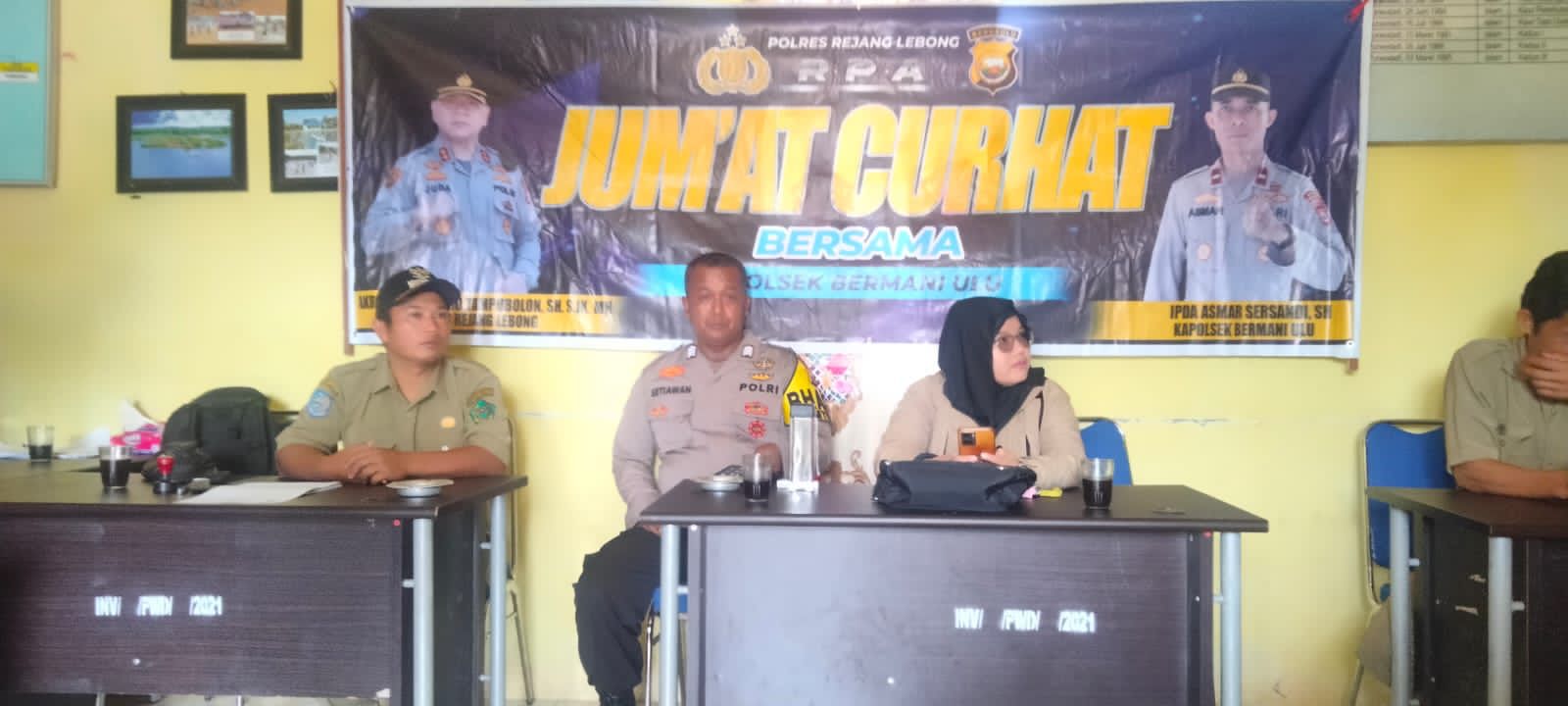 Bhabinkamtibmas Dengarkan Keluhan Masyarakat Melalui Jum’at Curhat
