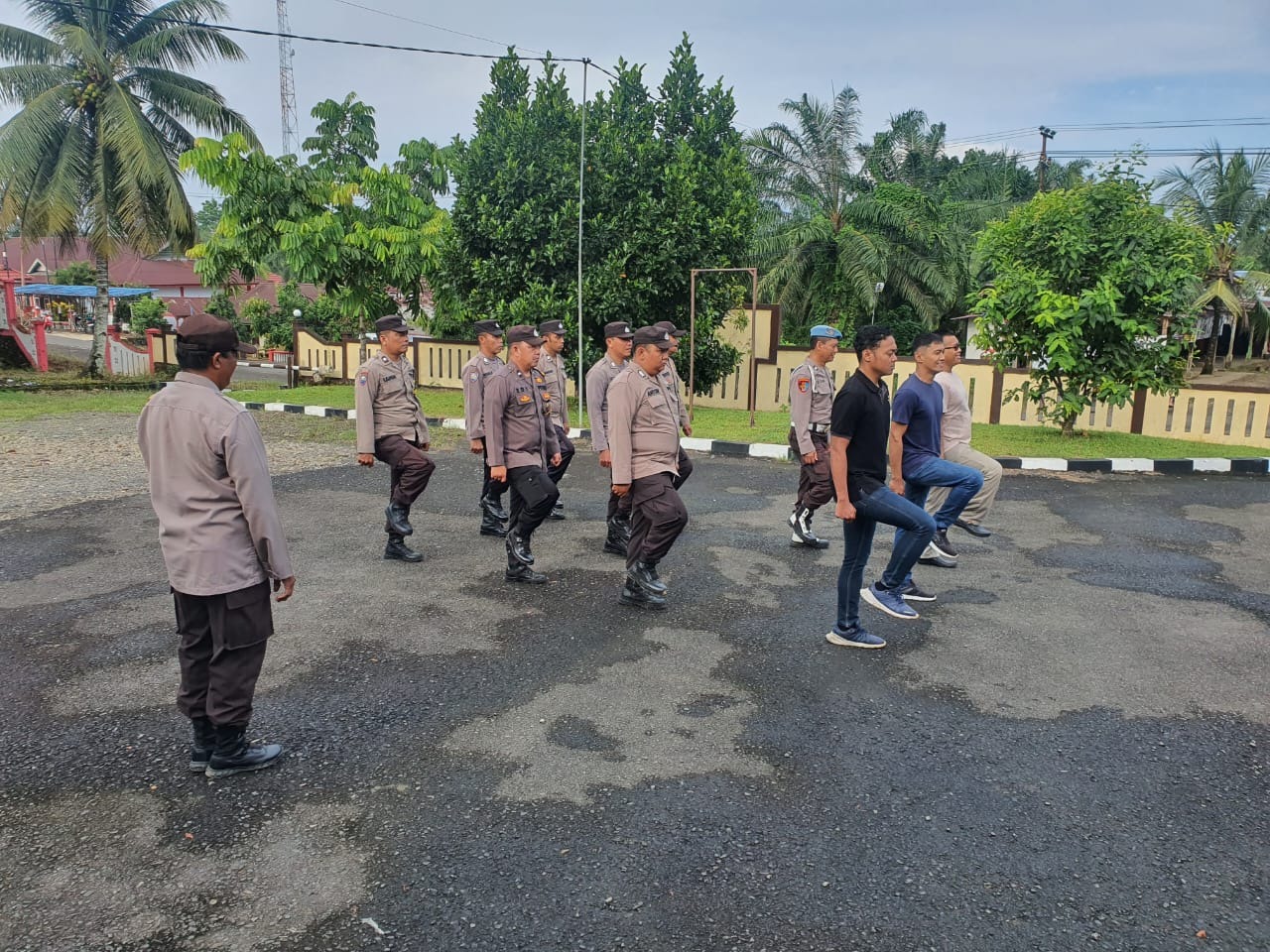 Latih Kekompakan, Polsek Giri Mulya Rutin Latihan Perdaspol 