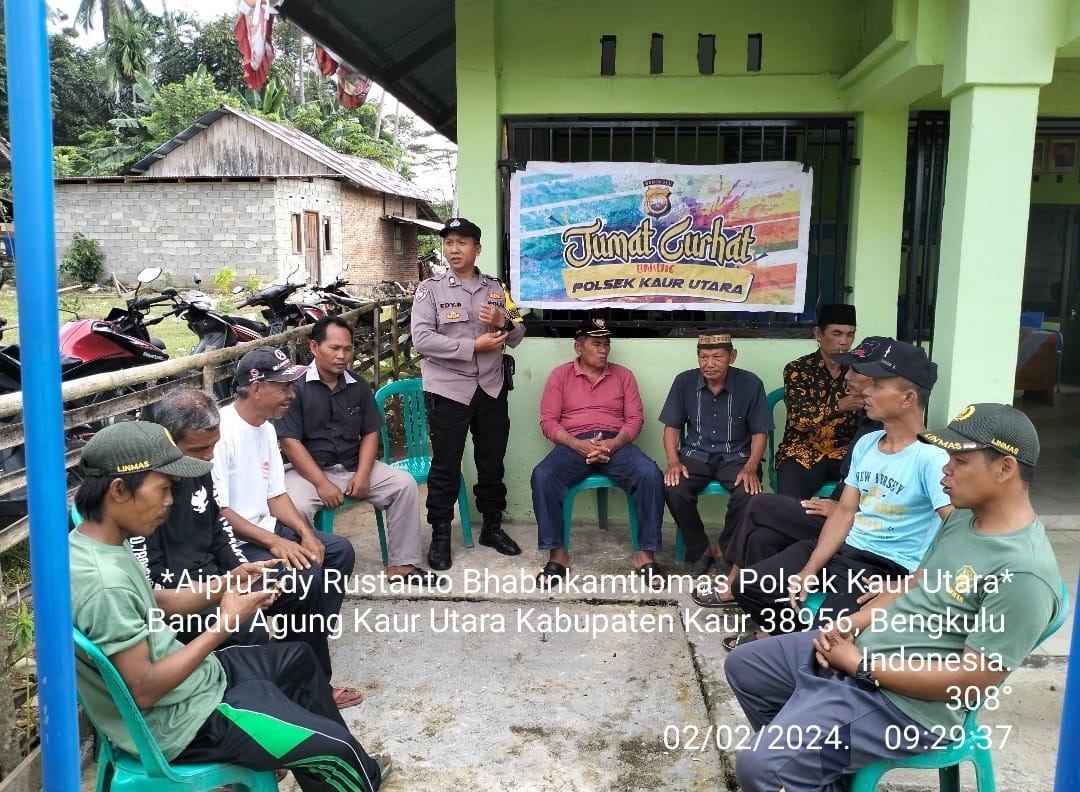 Bhabinkamtibmas Polsek Kaur Utara Jumat Curhat di Desa Bandu Agung