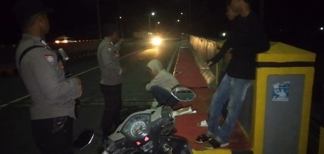 Pantau Situasi Kamtibmas, Piket Yanmas Polsek Kaur Tengah Patroli Dialogis Sampaikan Imbauan 