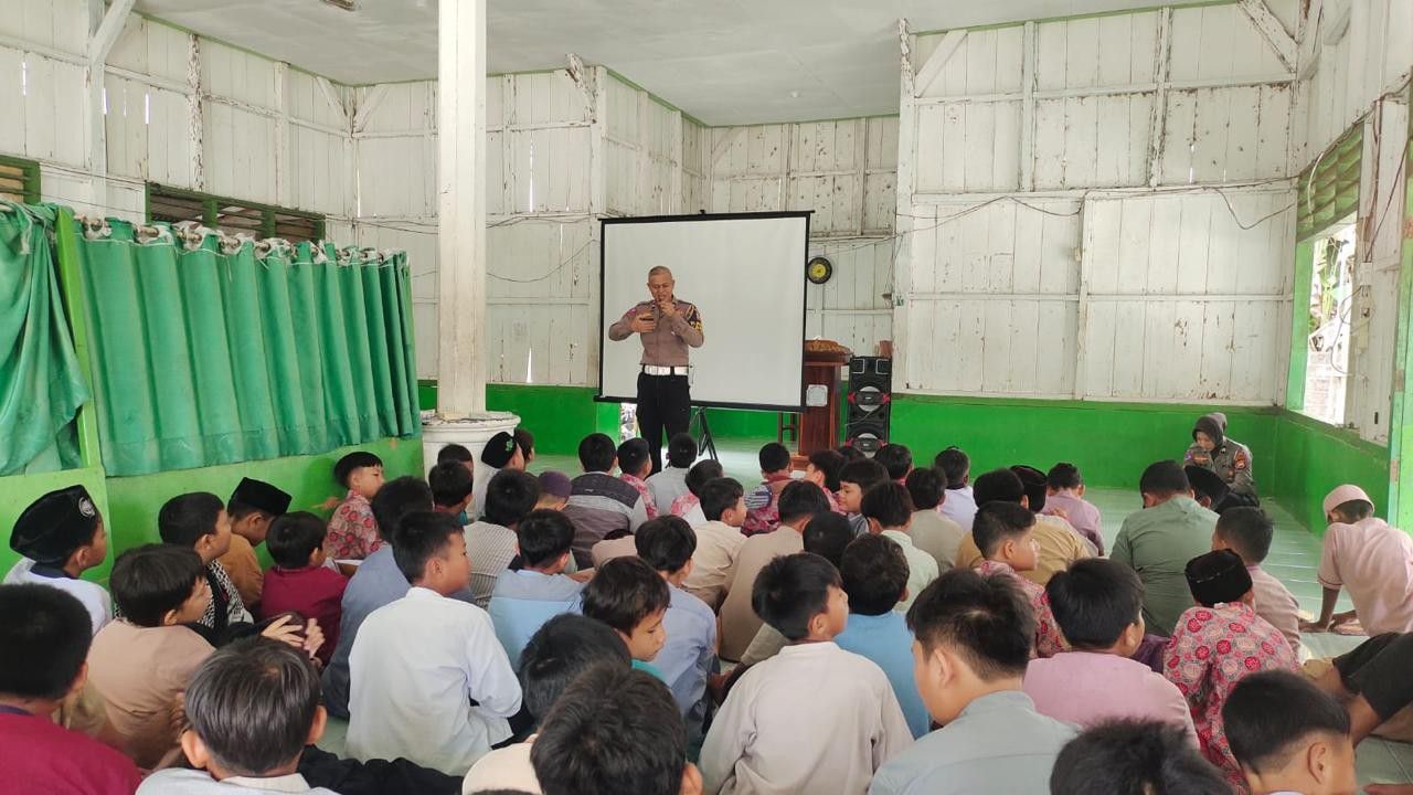 Satlantas Polres Mukomuko Berikan Edukasi Lalu Lintas kepada Anak Sekolah Dasar