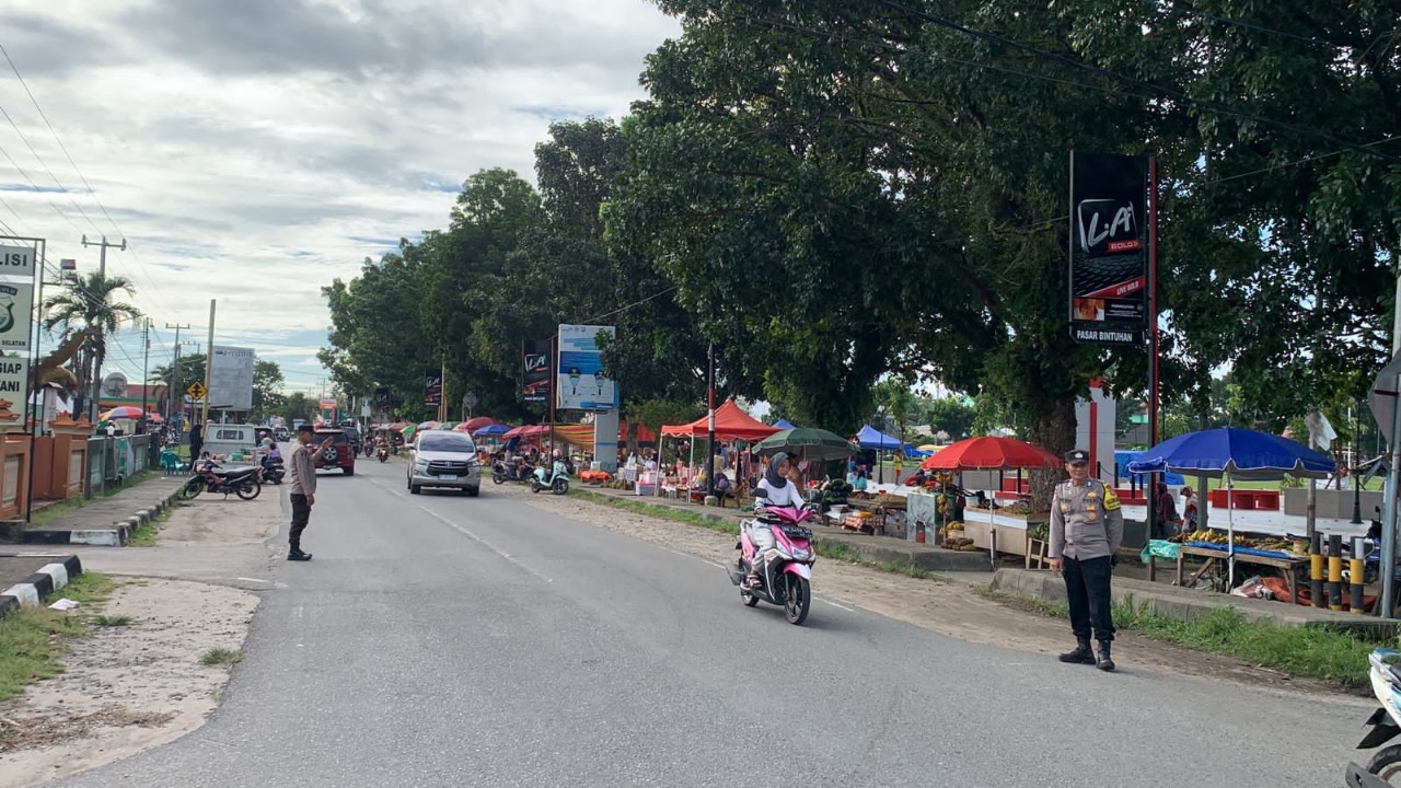 Piket Yanmas Regu I Polres Kaur, Laksanakan Pengamanan dan Turlalin di Lokasi Pasar Kaget Lapangan Merdeka