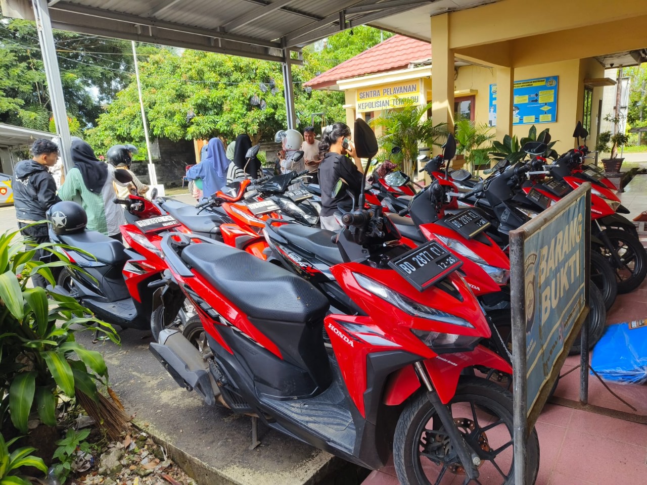 Polsek Kampung Melayu Layani Penitipan Sepeda Motor Saat Mudik
