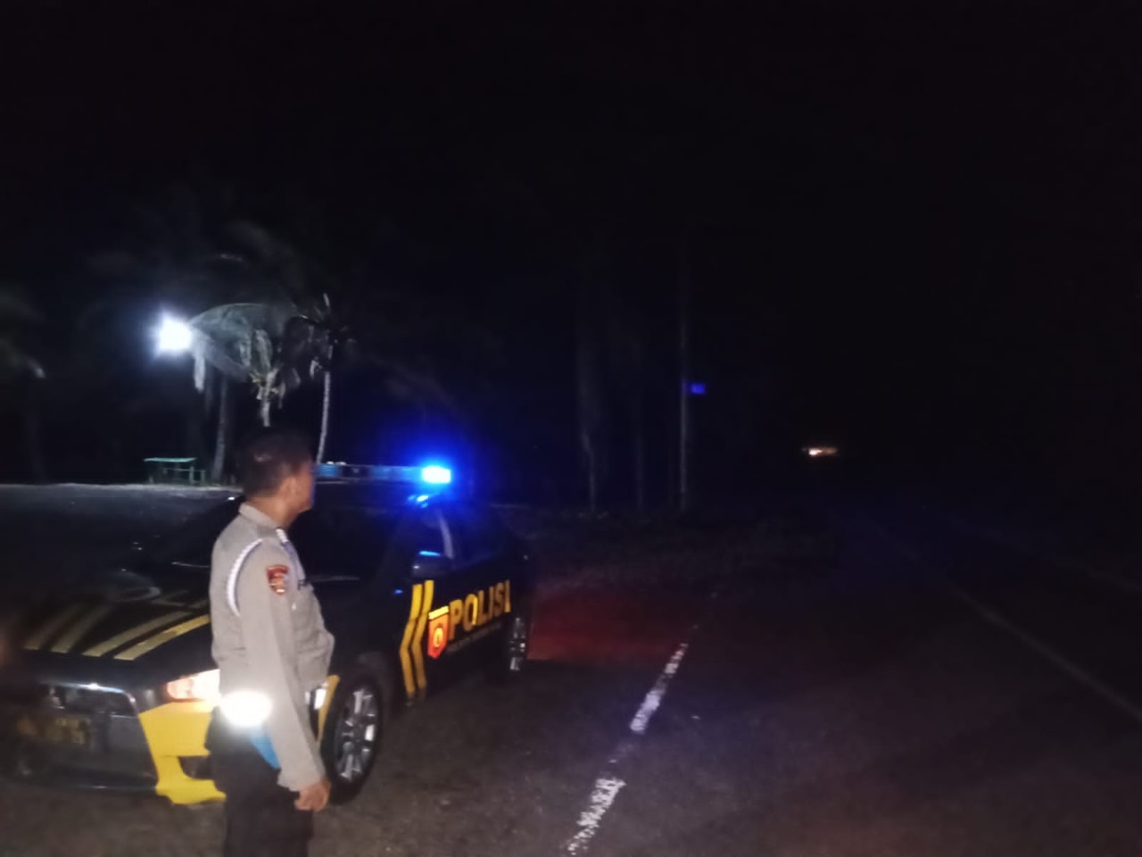 Jaga Harkamtibmas Malam Hari, Jajaran Polsek Batiknau Gelar Patroli Blue Light 