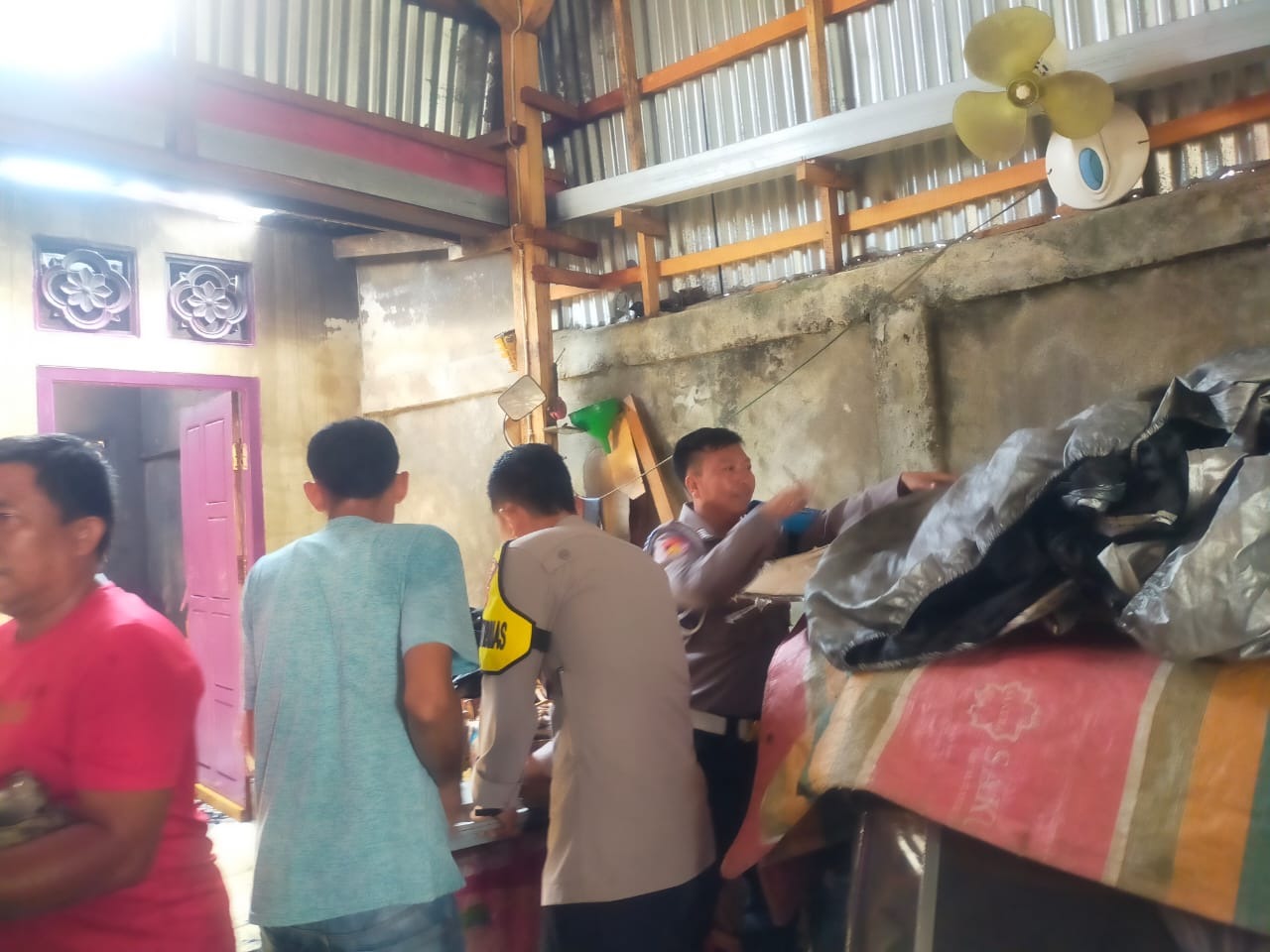 Polsek Kaur Selatan Datangi TKP Kebakaran Gudang Meubel Di Desa Kepala Pasar
