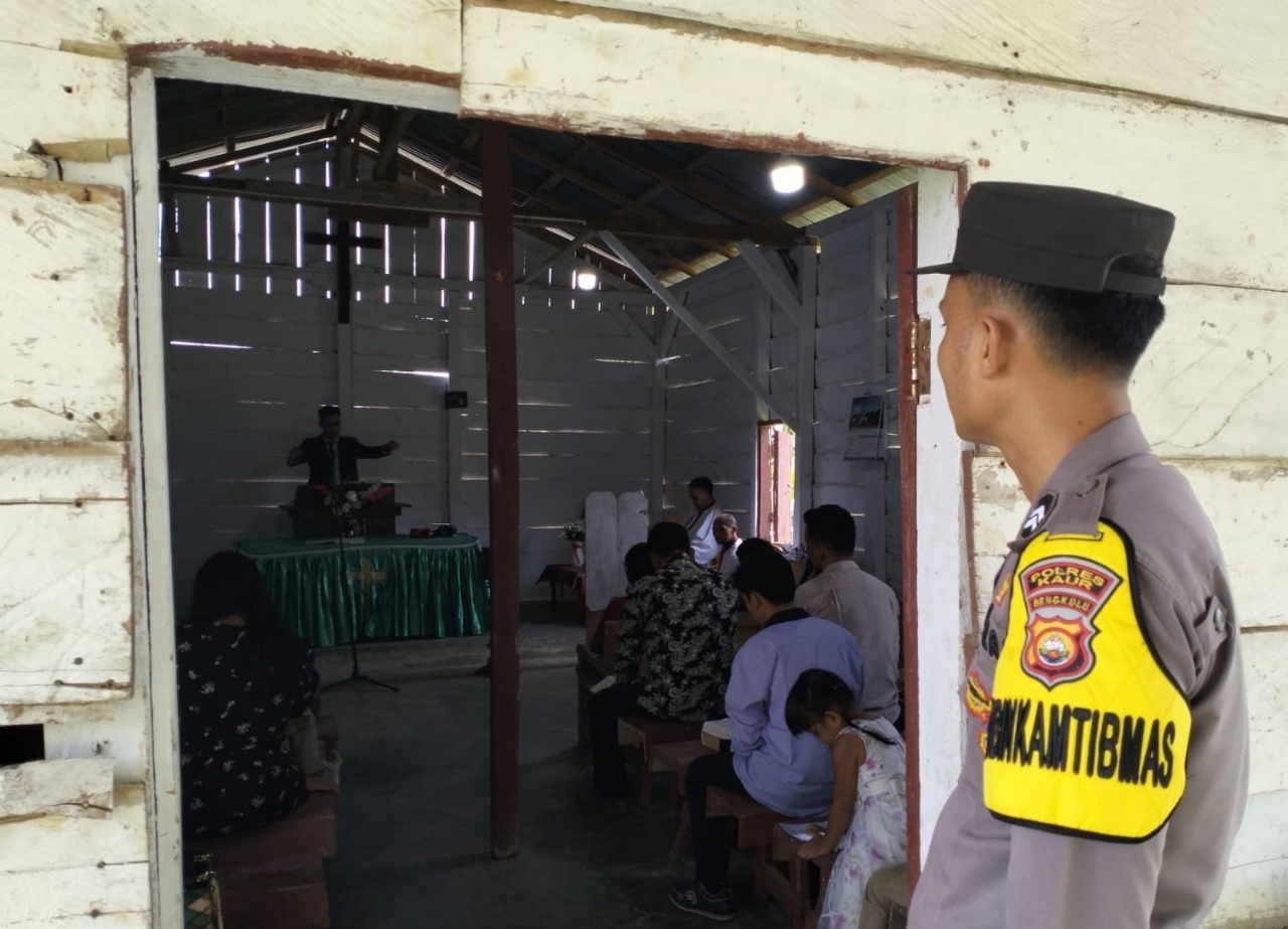 Polsek Kaur Selatan Pengamanan Ibadah Mingguan di Gereja 