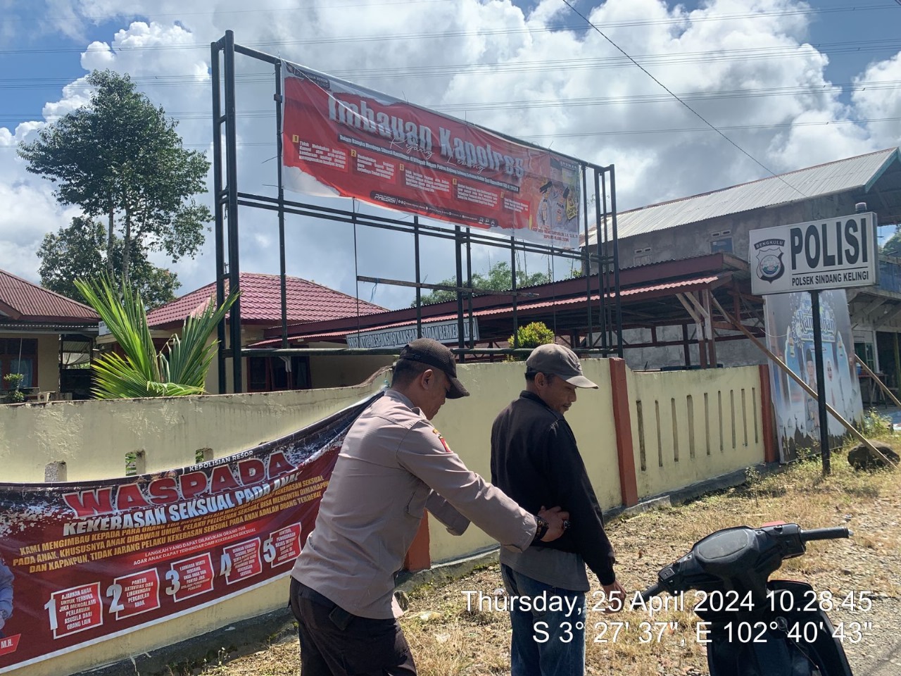 Cegah Kejahatan, Polsek Sindang Kelingi Gelar Razia Senjata Tajam