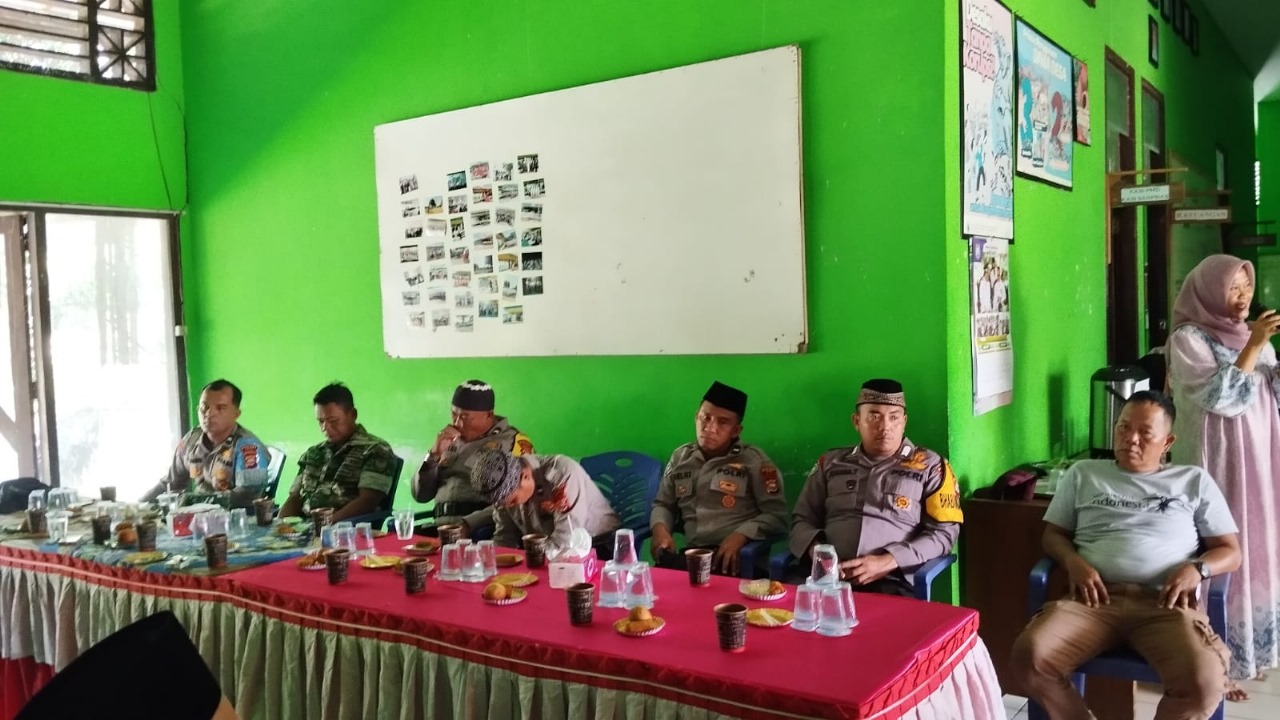 Kapolsek Nasal Ikuti Kegiatan Halal Bihalal Camat Nasal Dalam Rangka Hari Raya Iedul Fitri 1445 H 