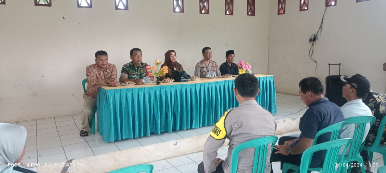 Kapolsek Kaur Selatan Hadiri Halal Bihalal di Aula Kantor Camat Tetap 