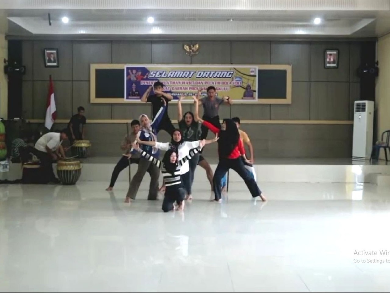 Jelang HUT YKB Ke-44, Yayasan Kemala Bhayangkari Cabang Bengkulu Utara Latihan Tarian Enggano
