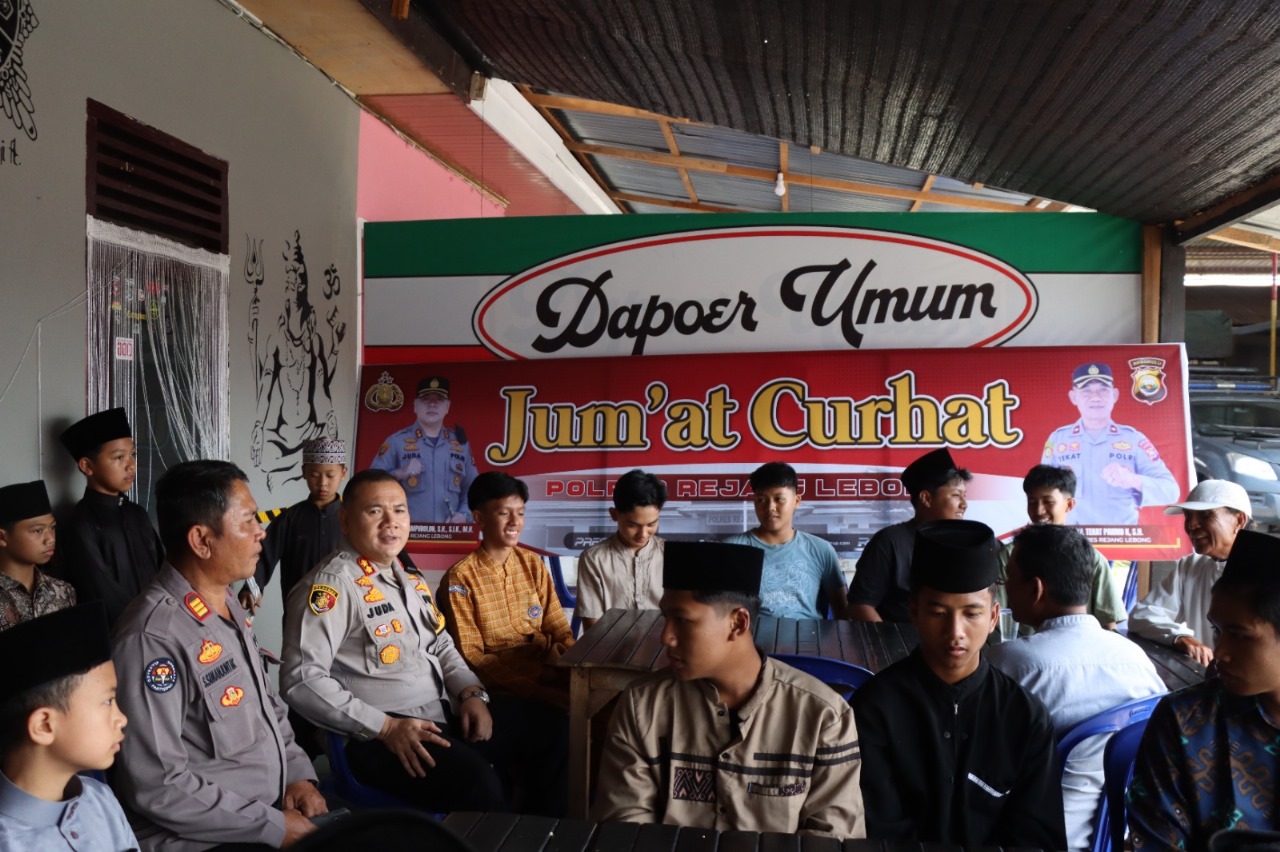 Pererat Silahturahmi Bersama Warga, Kapolres Rejang Lebong Buka Dapur Umum dan Jumat Curhat 