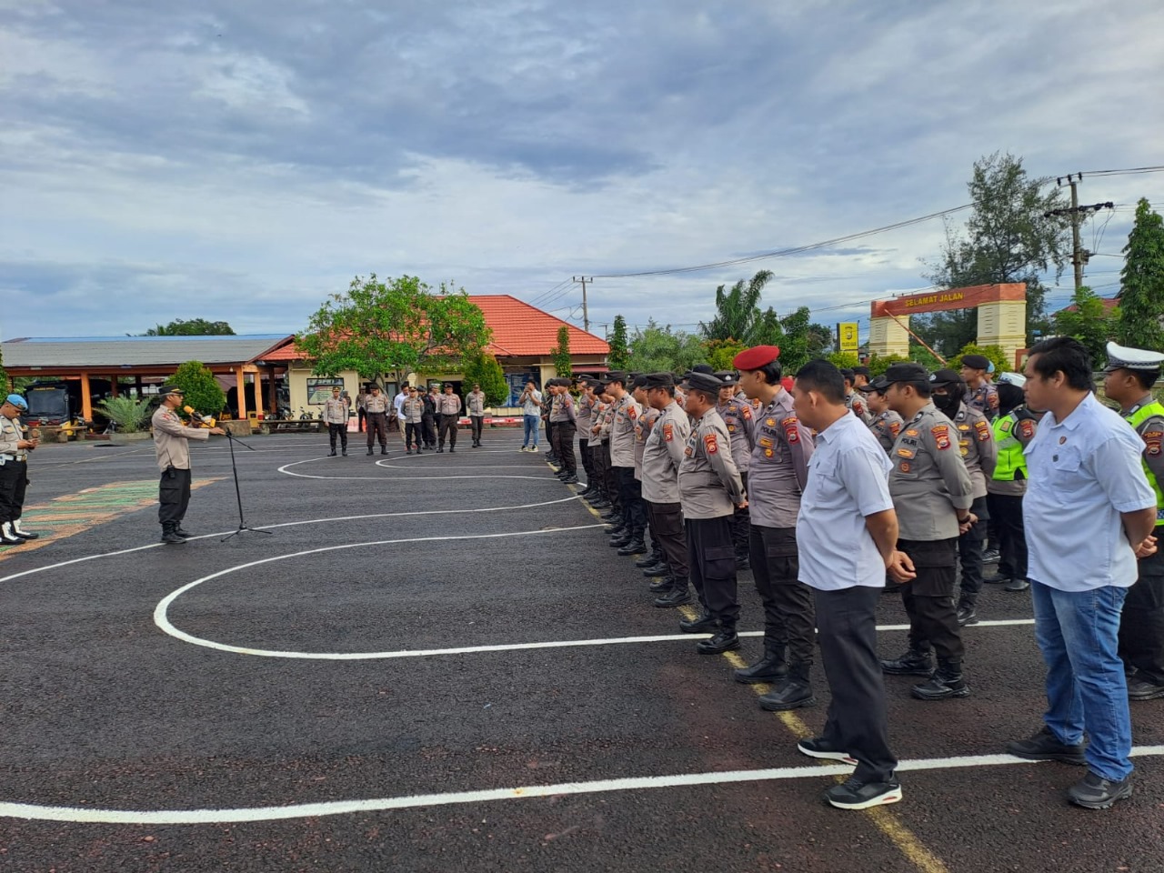 Polres Kaur Gelar Apel Persiapan Pengamanan Unjuk Rasa di Kantor PLN Bintuhan 