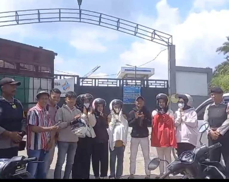 10 Mahasiswa dapat Pengawalan dari Polsek Sindang Kelingi di Jalan Lintas Curup-Lubuklinggau 