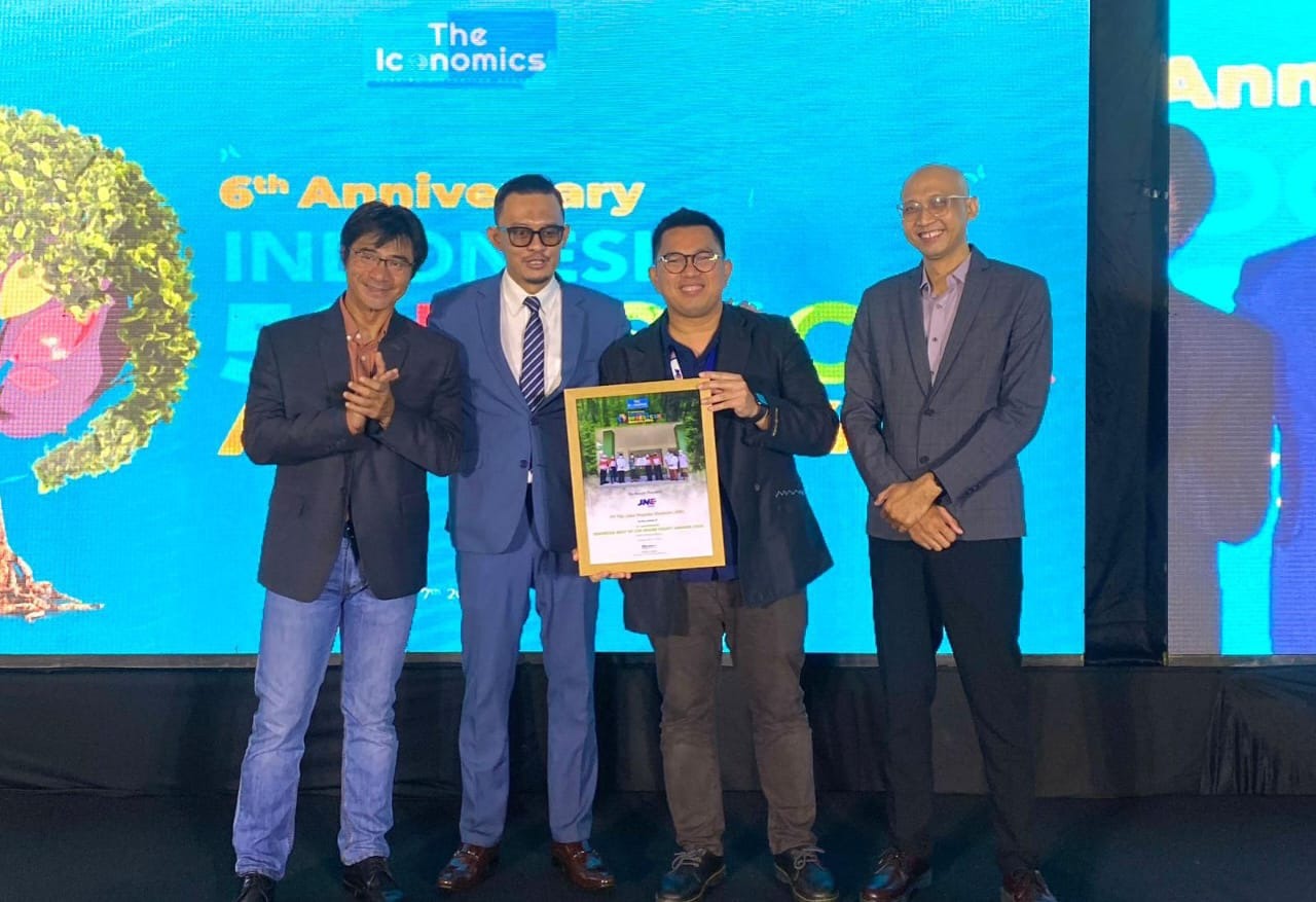JNE Raih Penghargaan The Iconomics “Indonesia Best 50 CSR Awards 2024”  Kategori Courier Service