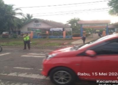 Personel Polsek Selebar Laksanakan Pengamanan, Pengaturan Arus Lalu Lintas di Sekolah di SDN 16 Kota Bengkulu