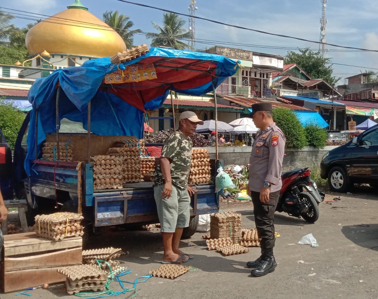 Lakukan Patroli Dialogis, Personil Polsek Ketahun Berikan Himbauan Kamtibmas Kepada Masyarakat
