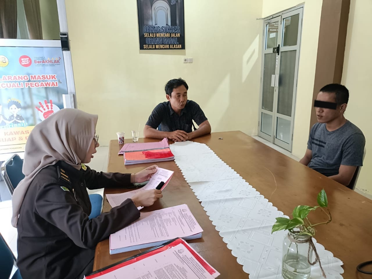 Polsek Seginim Serahkan Pelaku Curat ke Jaksa