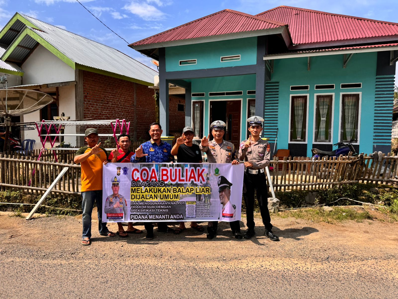 Bersama Perangkat Desa, Satlantas Polres Lebong Berikan Imbauan Larangan Balap Lair dan Penggunaan Knalpot Brong