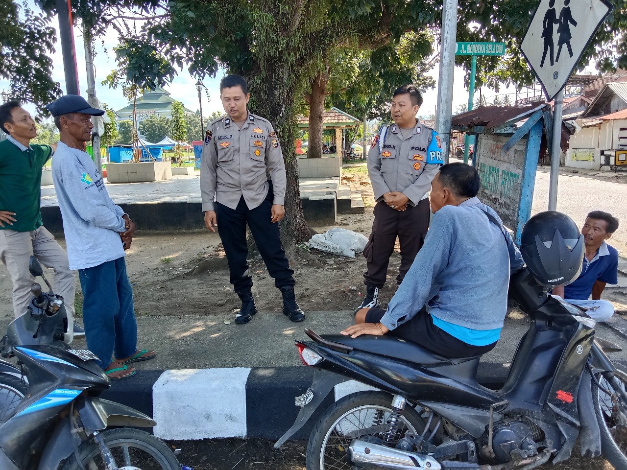 Jumat Curhat, Personel Polsek Kaur Selatan Curhat Bersama Warga Desa Air Dingin 