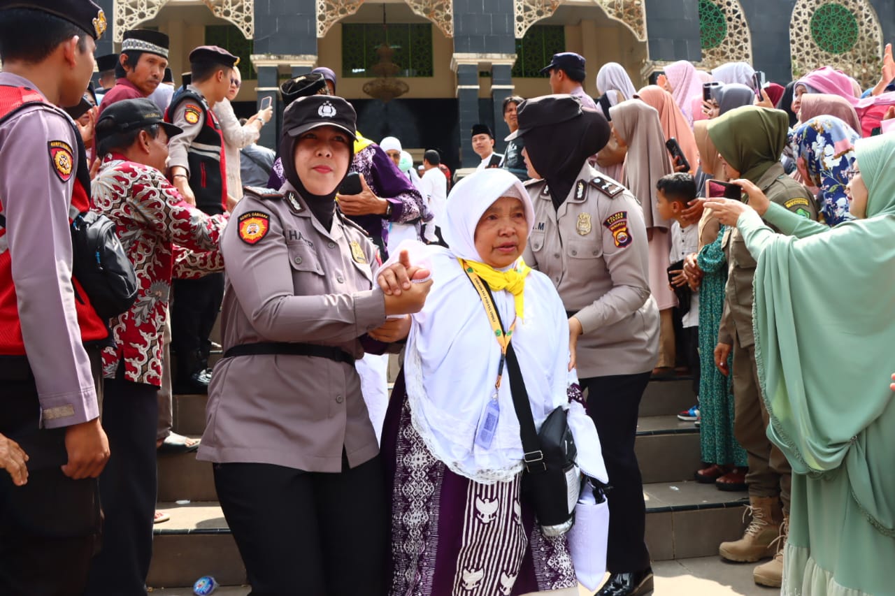 Wakapolres Lebong Hadiri Pemberangkatan CJH Lebong