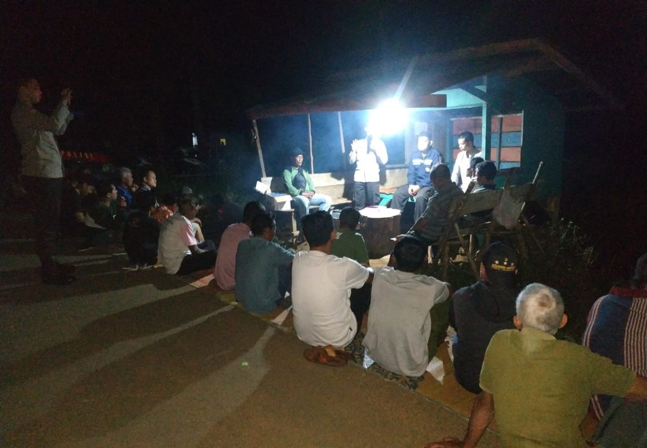 Satbinmas Polres Bengkulu Utara Binluh kepada awak Pos Kamling Menjelang Pemilu tahun 2024 