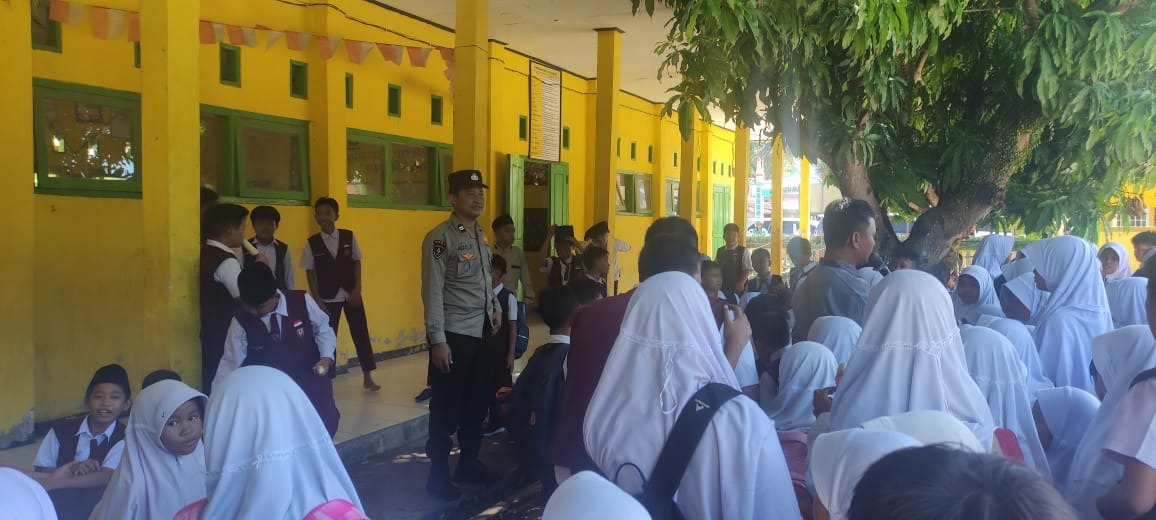 Sampaikan Imbauan Kamtibmas Kepada Pelajar, Polres Kaur dan Polsek Jajaran Laksanakan Police Go To School  