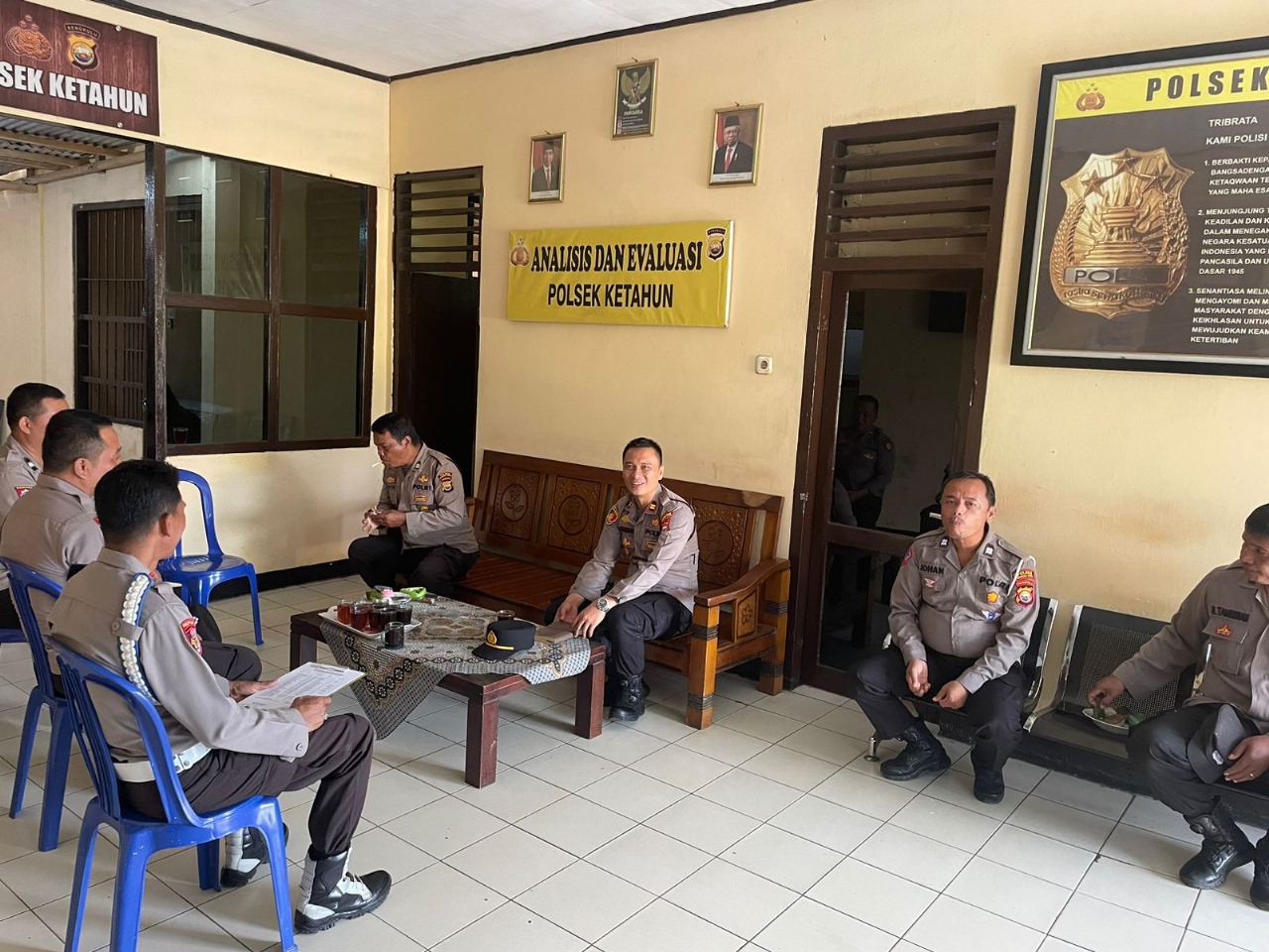 Pimpin Anev Mingguan, Kapolsek Ketahun Sampaikan Arahan dan Semangat