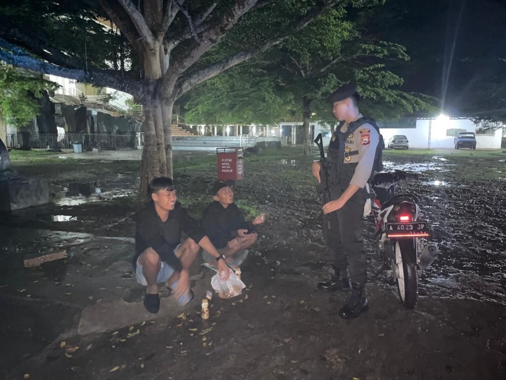Laksanakan Patroli, Personel Polres Kaur Sambangi Warga Sampaikan Pesan Kamtibmas 